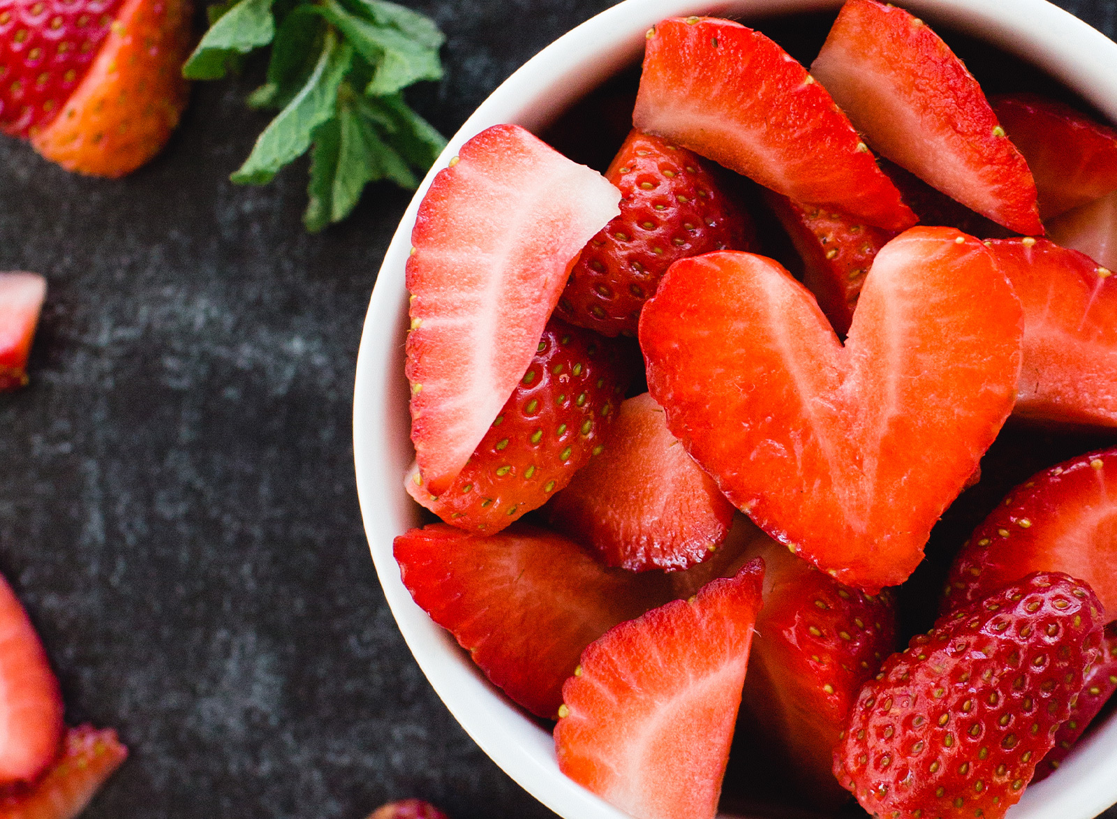 sliced organic strawberries 